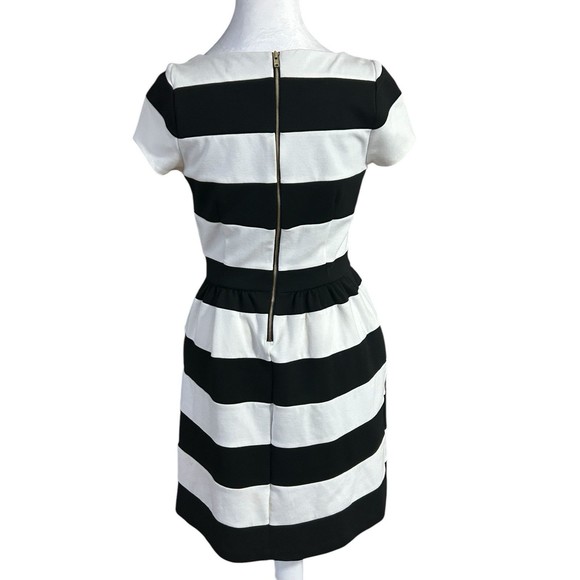 ELLE Women Black & White Striped Cap Sleeve w/Pockets Back Zip Mini Dress Size 6 - Picture 3 of 5